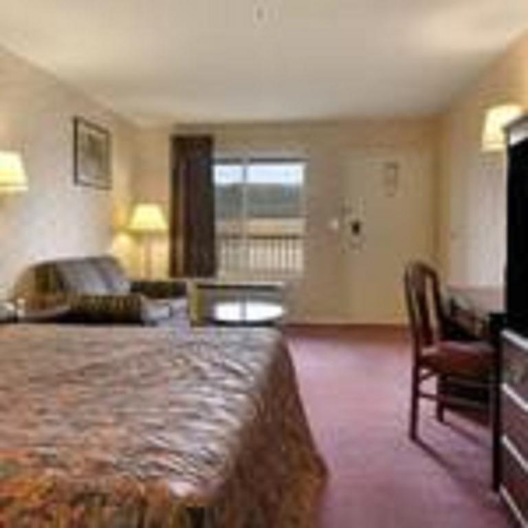 Super 8 By Wyndham Decatur Priceville Exterior photo